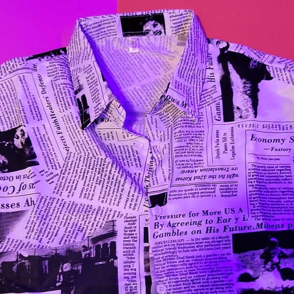 Newspaper themed dress shirt - Picture 3 of 4